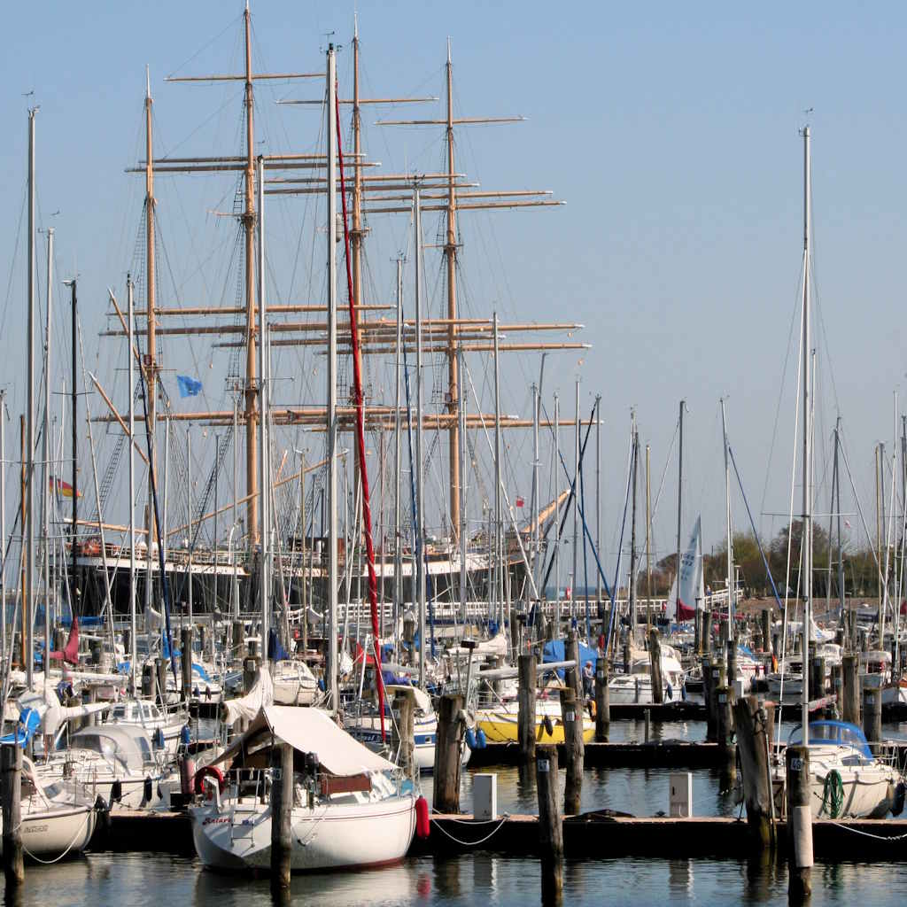 Der Passathafen in Priwall mit vielen Booten